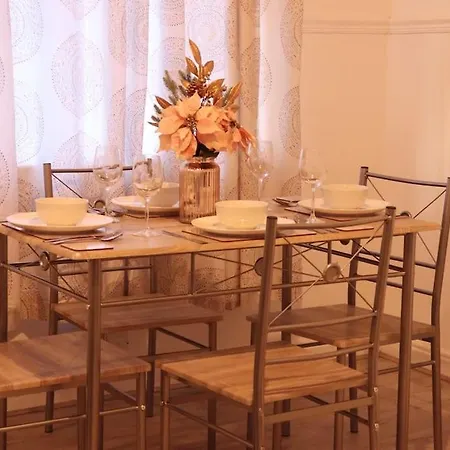 アパート Cozy Family With Free Parking And Wifi リーズ