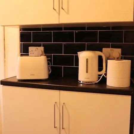 Cozy Family With Free Parking And Wifi * リーズ