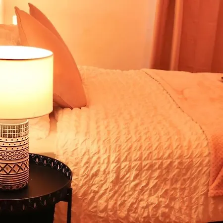 アパート Cozy Family With Free Parking And Wifi リーズ