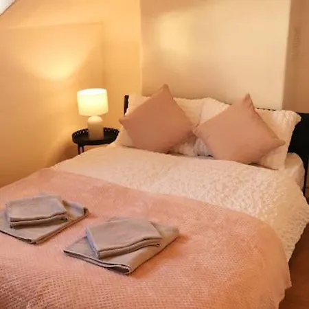 Cozy Family With Free Parking And Wifi リーズ