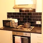 Cozy Family With Free Parking And Wifi * Leeds (West Yorkshire)