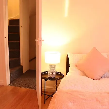 Daire Cozy Family With Free Parking And Wifi *