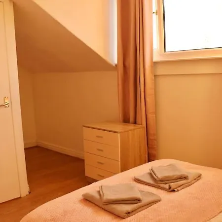 Cozy Family With Free Parking And Wifi Apartment *