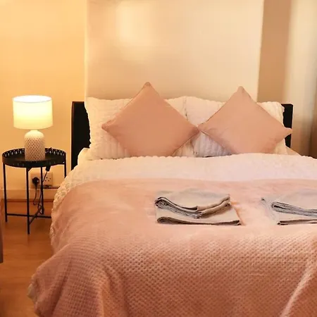 Cozy Family With Free Parking And Wifi リーズ