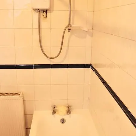 Cozy Family With Free Parking And Wifi Apartment