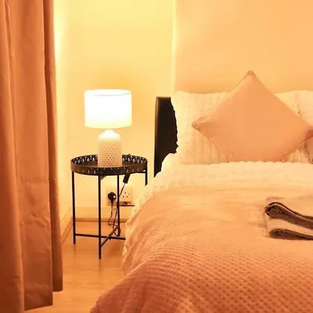 Cozy Family With Free Parking And Wifi 利兹