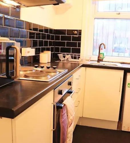 Cozy Family With Free Parking And Wifi Apartment Leeds (West Yorkshire)