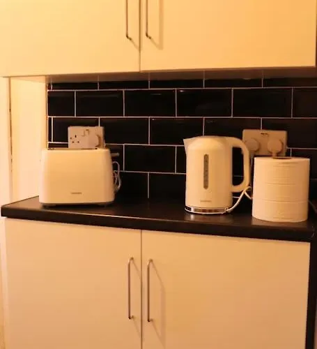 Cozy Family With Free Parking And Wifi * Leeds (West Yorkshire)