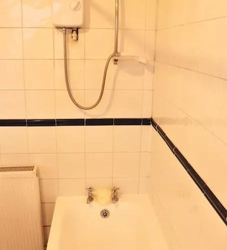 Cozy Family With Free Parking And Wifi Apartment