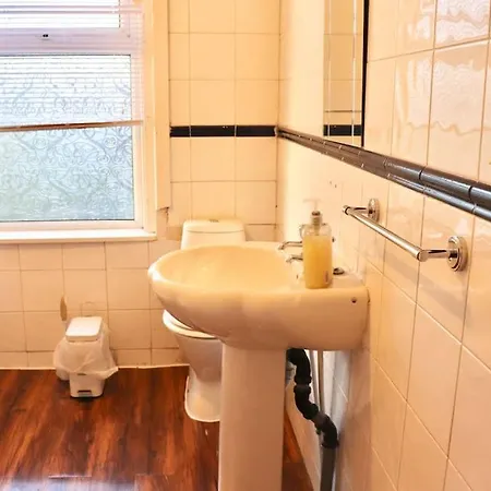 Cozy Family With Free Parking And Wifi Apartment